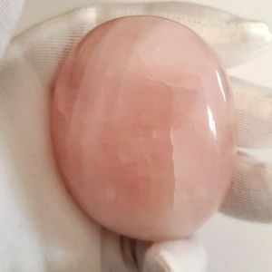 Rose Quartz Palm Stone 114g #93Tm